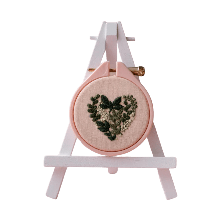 Wimperis Embroidery Leafy Heart Embroidery Tiny Kit Coes